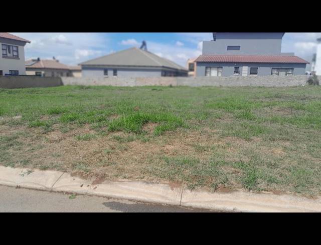 LAND FOR SALE IN WOODHILL ESTATE